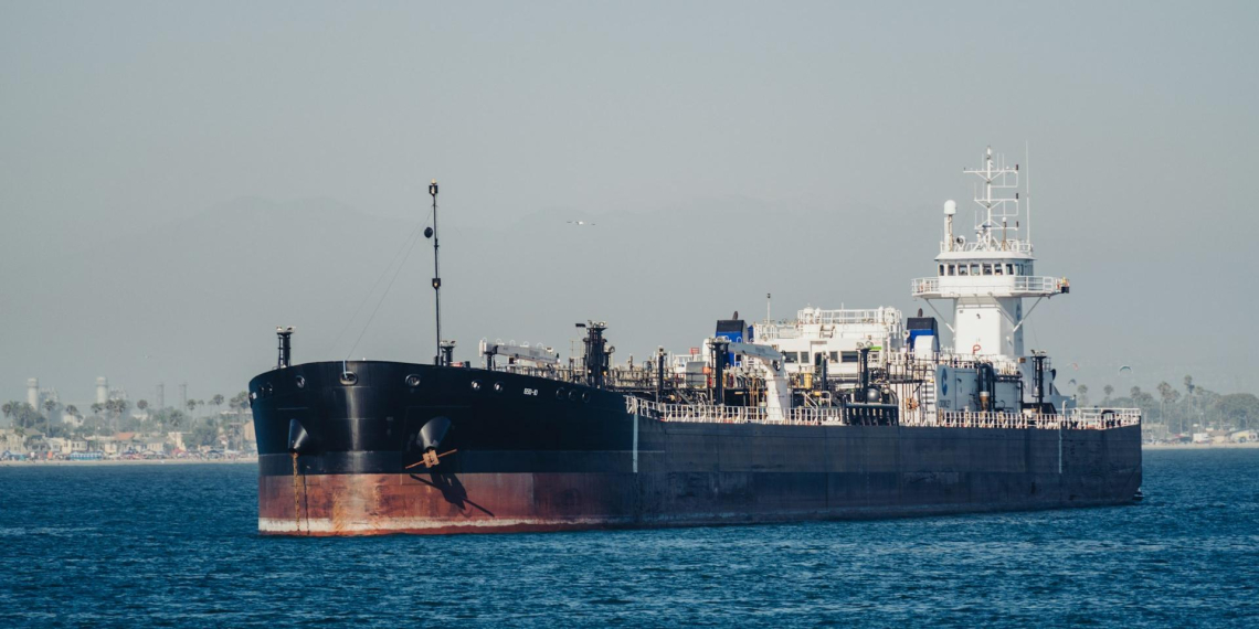 Иран предложил экспортерам нефти заключить "Ормузский пакт"