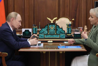 Путин обсудил с главой Еврейской автономной области Костюк развитие региона