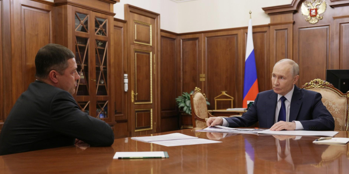 Путин провел встречу с губернатором Псковской области Ведерниковым