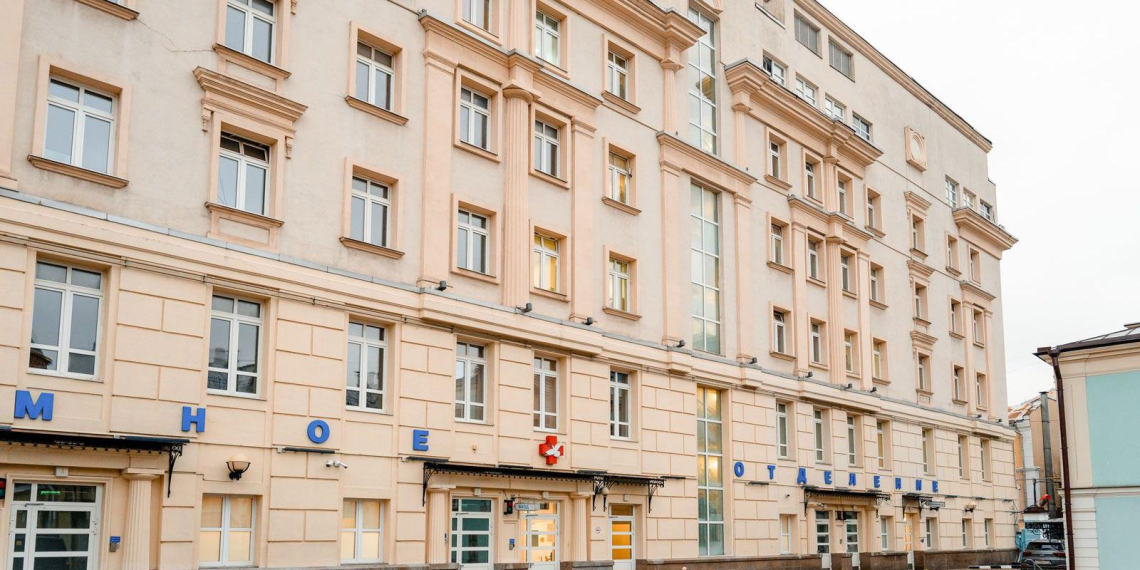 Собянин поздравил коллектив клиники доктора Рошаля с 130-летием учреждения