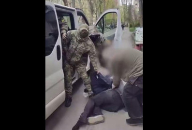 Bloomberg: на Украине стали в 3 раза чаще нападать на сотрудников ТЦК