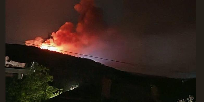 В Болгарии произошли взрывы и пожар на военном заводе