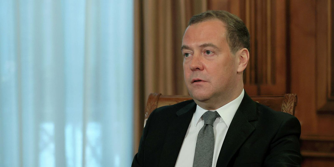 Медведев назвал позором для Японии антироссийский выпад Джо Байдена и Фумио Кисиды