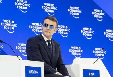 Макрон начал готовиться к диалогу с Путиным