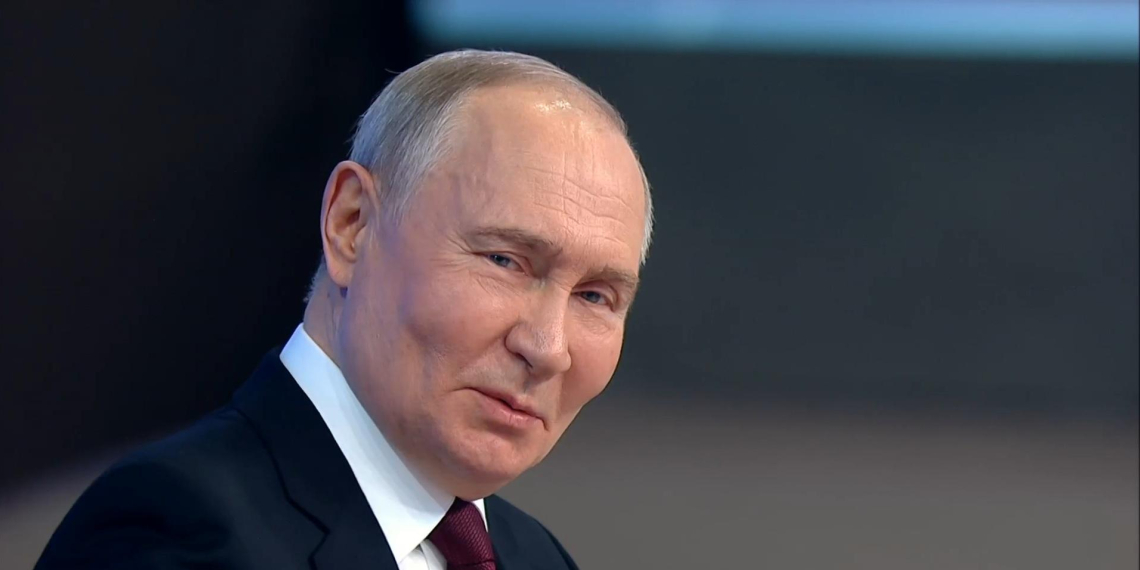 "Заходи в дом": Путин прокомментировал фото Зеленского возле стелы в Купянске