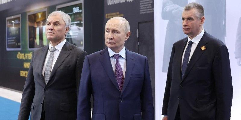 Путин посетил выставку к 80-летию Жириновского в московском Манеже