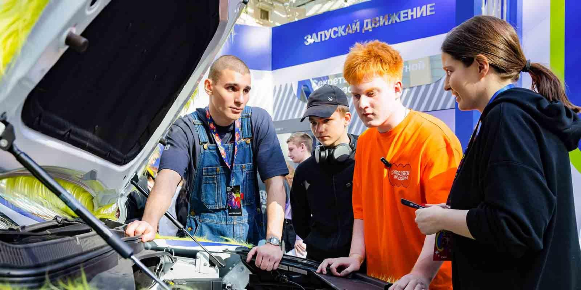 Профориентационные проекты помогли выбрать специальность 38 тысячам девятиклассников из московских школ