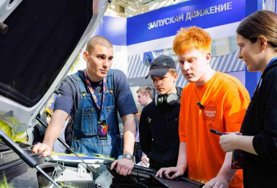 Профориентационные проекты помогли выбрать специальность 38 тысячам девятиклассников из московских школ
