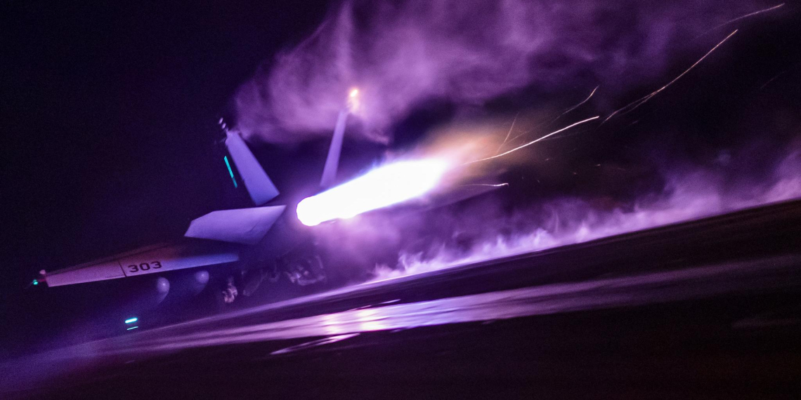 WSJ: США перебрасывают силы на Ближний Восток для усиления атак на Иран