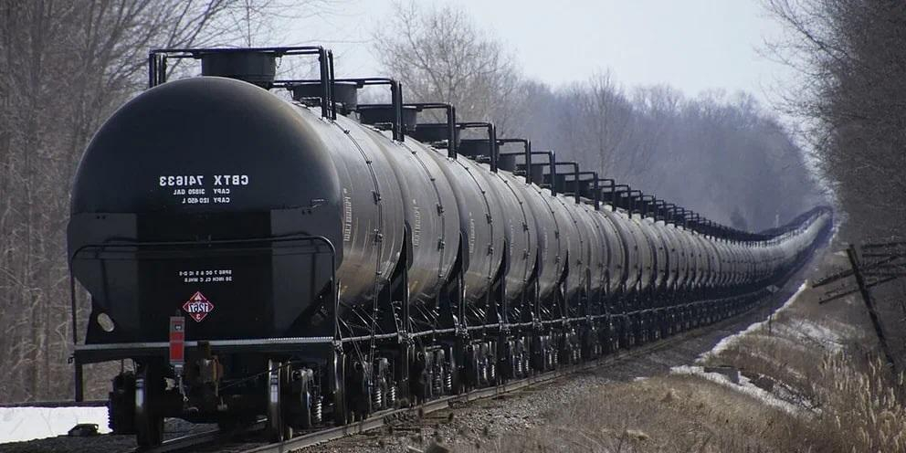 Западные компании решили продавать российскую нефть в России