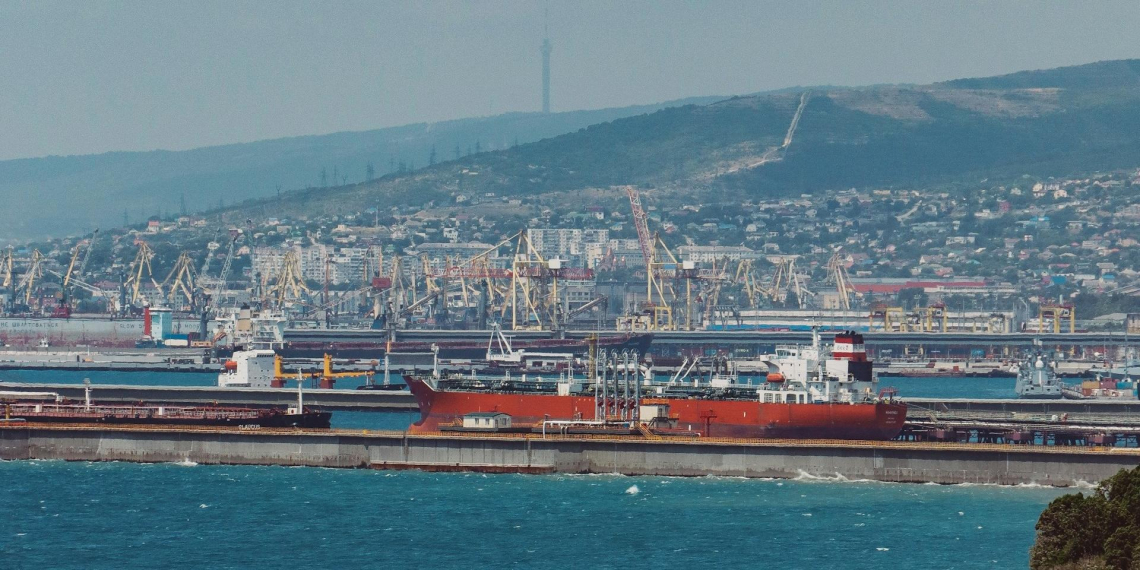 На терминале КТК в Новороссийске произошел разлив нефти