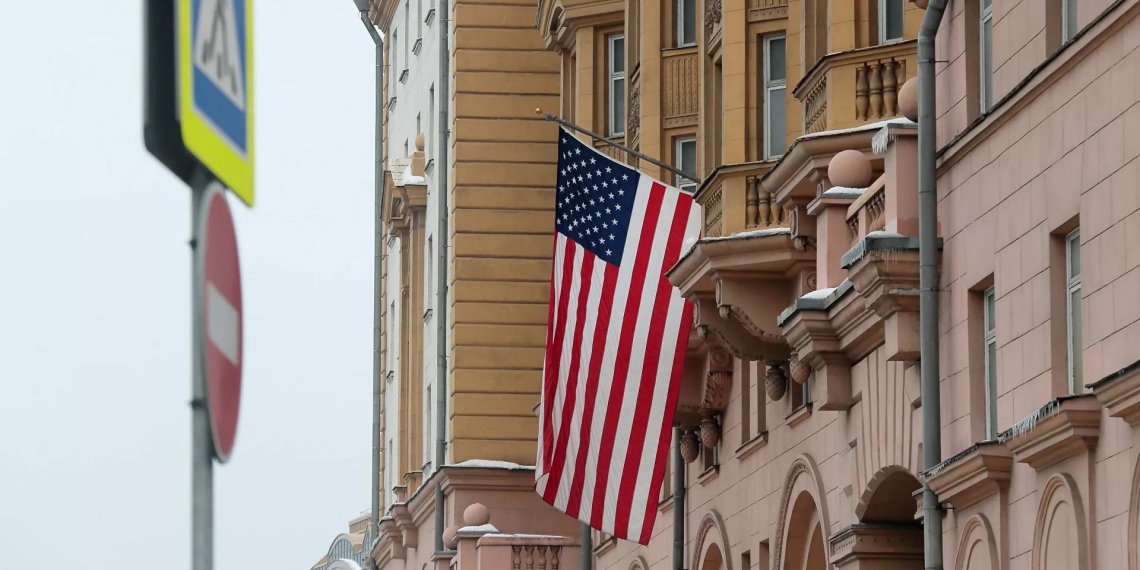 Посольство США в Москве начало набирать сотрудников, ответственных за выдачу виз