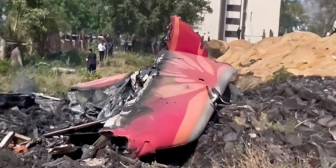 Крушение Boeing-787 в Индии попало на видео