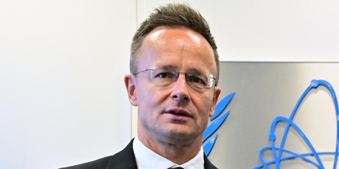 Глава МИД Венгрии заявил о подготовке Европы к войне с Россией