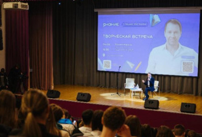 Народный артист Евгений Миронов дал старт "Чтецким программам" в Год единства народов России