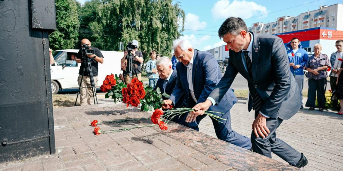 Годовщина гибели "Курска": в Курске прошли траурные мероприятия 
