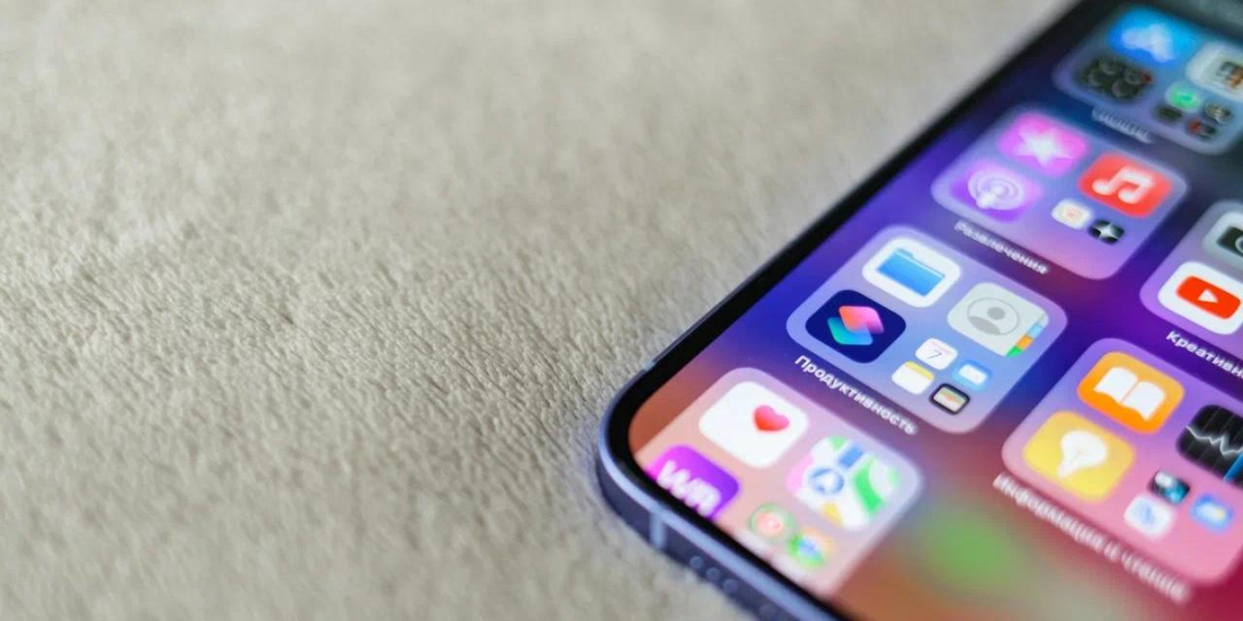 Петербуржцев предупредили о новой волне мошенничества с WhatsApp