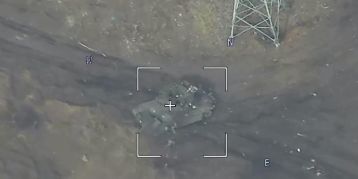 Минобороны показало уничтожение танка Abrams с одного выстрела российского Т-72Б3