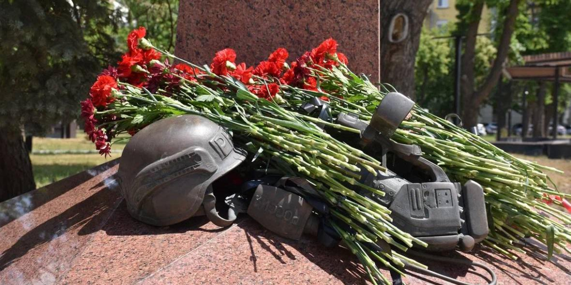 В ЛНР почтили память журналистов ВГТРК, погибших 11 лет назад