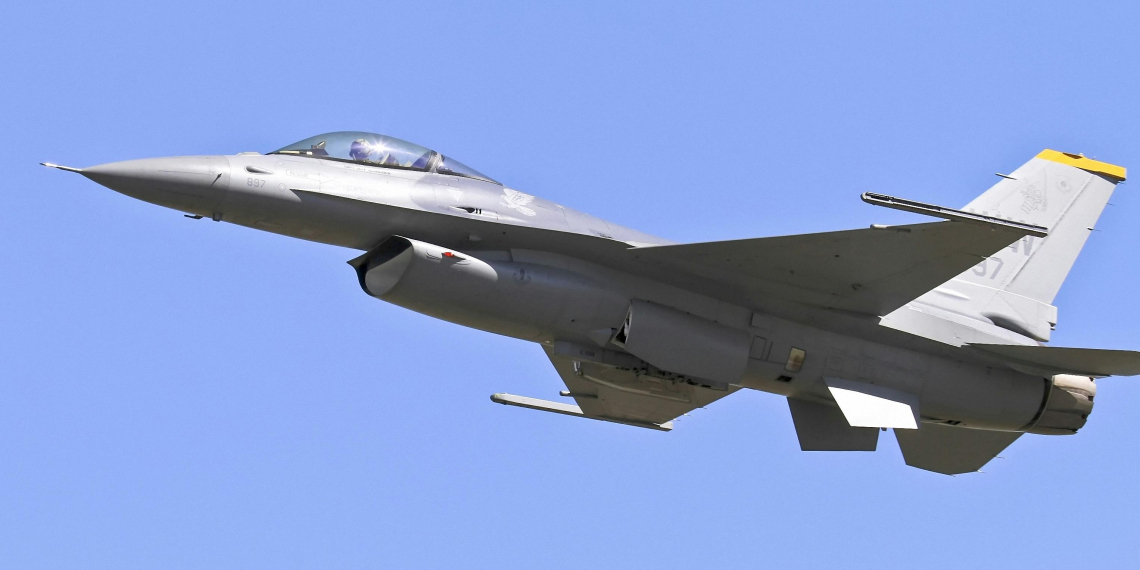 Дания назвала сроки передачи Украине истребителей F-16