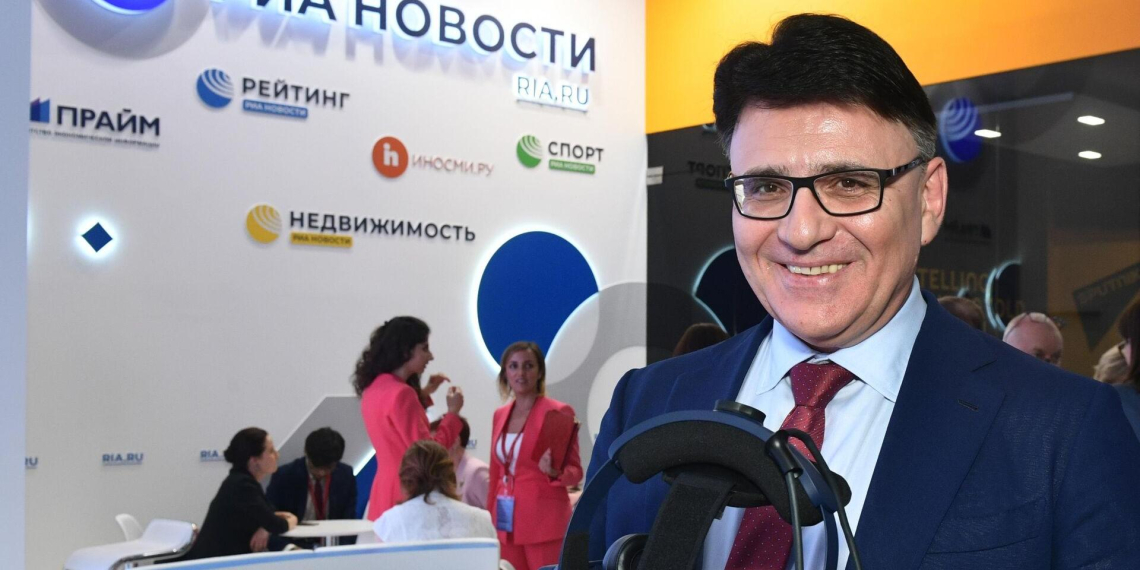 Глава "Газпром-медиа" Жаров связал с экономикой продвижение ЛГБТ-повестки в кино и медиа на Западе