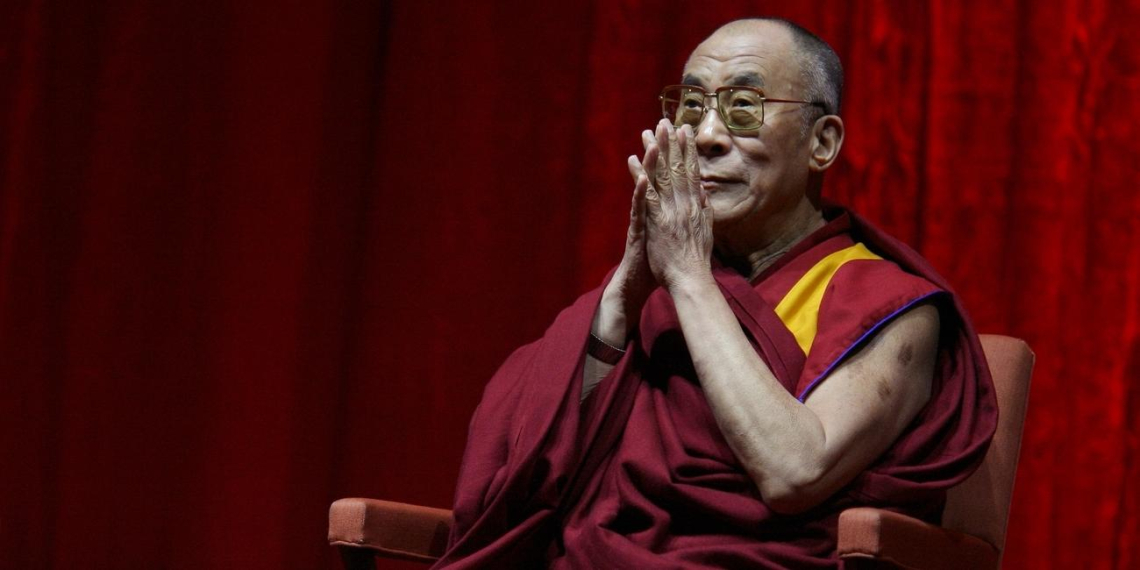 Далай-лама предрек человечеству "смутные времена"