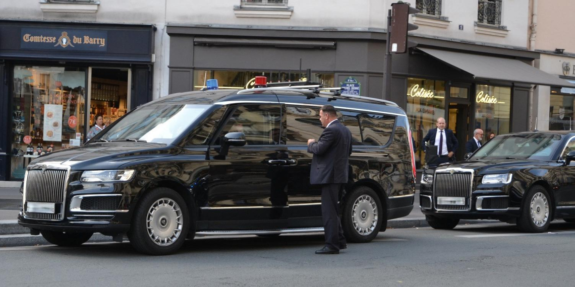 "Газпром" купил контрольный пакет автоконцерна Aurus