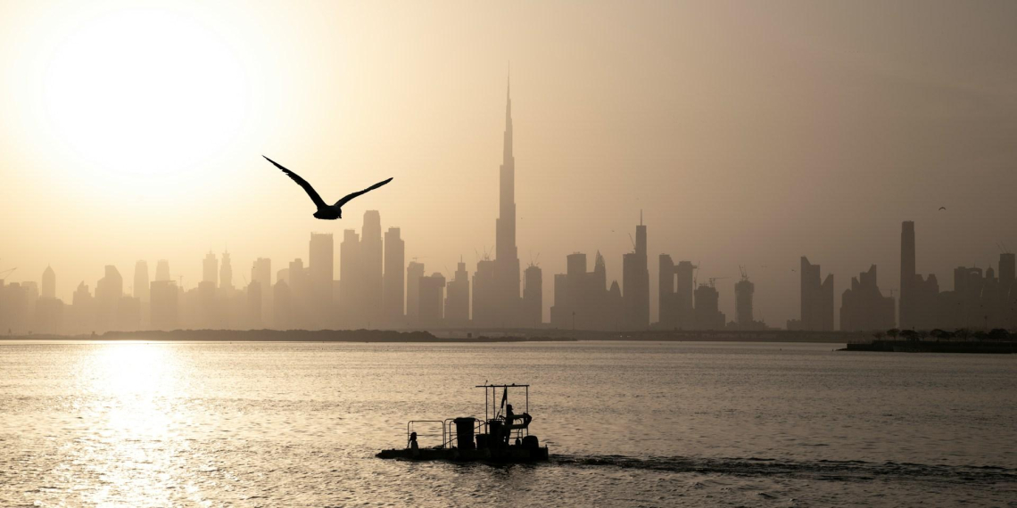 ОАЭ потребовали организовать опергруппу для разблокировки Ормузского пролива