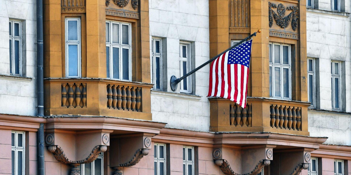 Посольство США призвало американцев срочно покинуть Россию