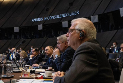 Боррель осудил фон дер Ляйен и Каллас за слабость перед США и двойные стандарты 