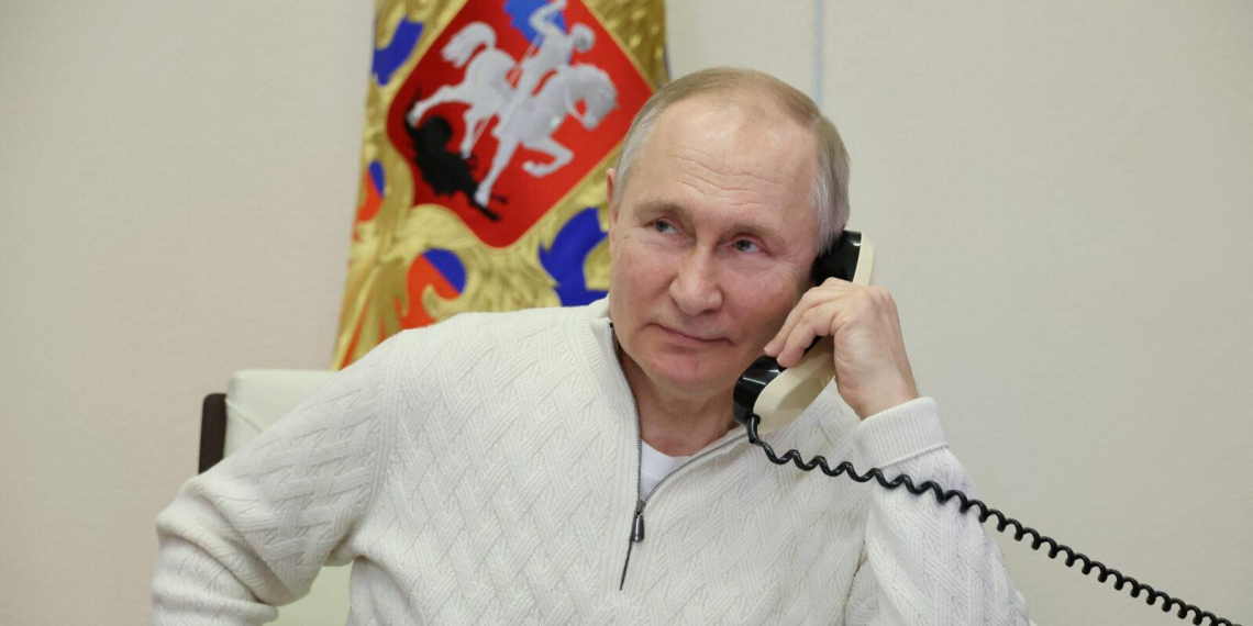 Владимир Путин провел "содержательный" разговор с Эммануэлем Макроном