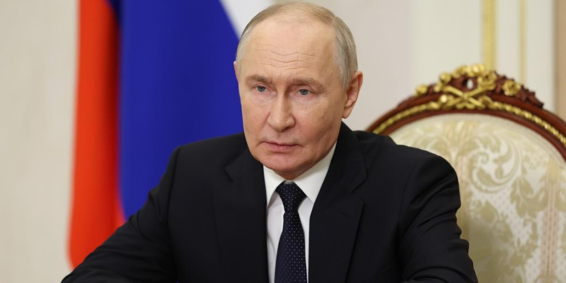 Путин поздравил Камболова с победой на президентских выборах в Южной Осетии 
