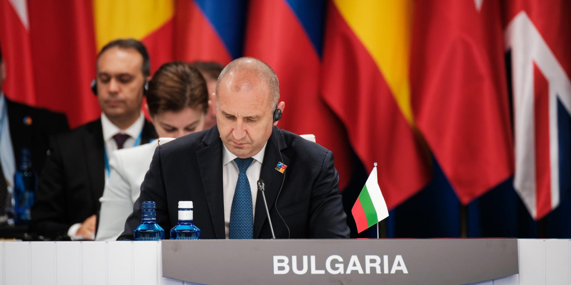 Euractiv: победа Румена Радева в Болгарии напугала евробюрократов