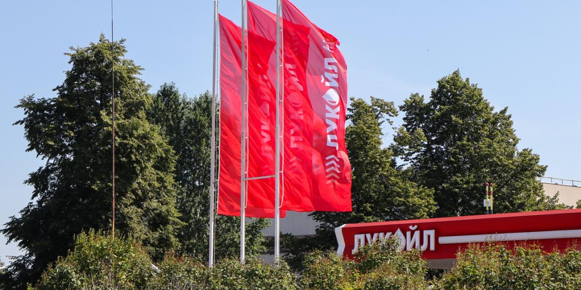 ЛУКОЙЛ объявил форс-мажор на месторождении в Ираке — одном из крупнейших в мире