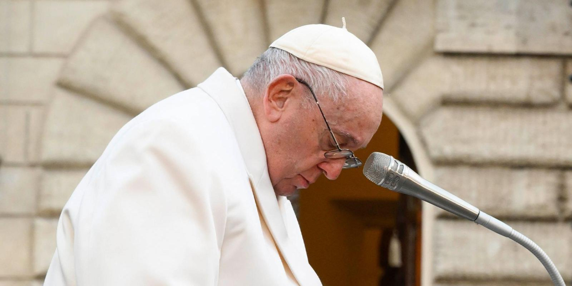 Папа римский извинился за слова о жестокости чеченцев и бурятов