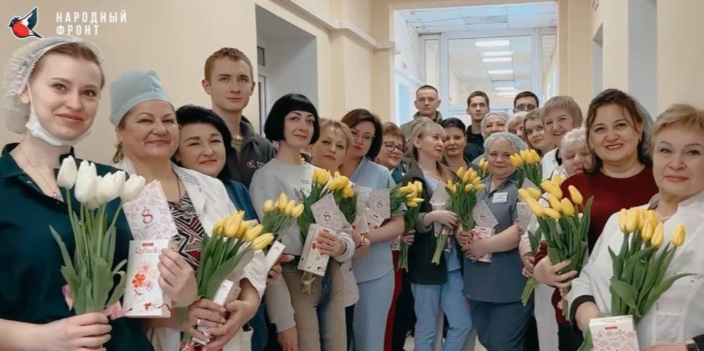 Молодёжка Народного фронта поздравила женщин с 8 Марта