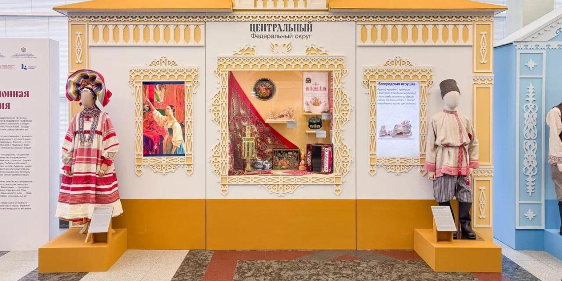 В Государственной Думе открылась выставка этнокультурного наследия народов России