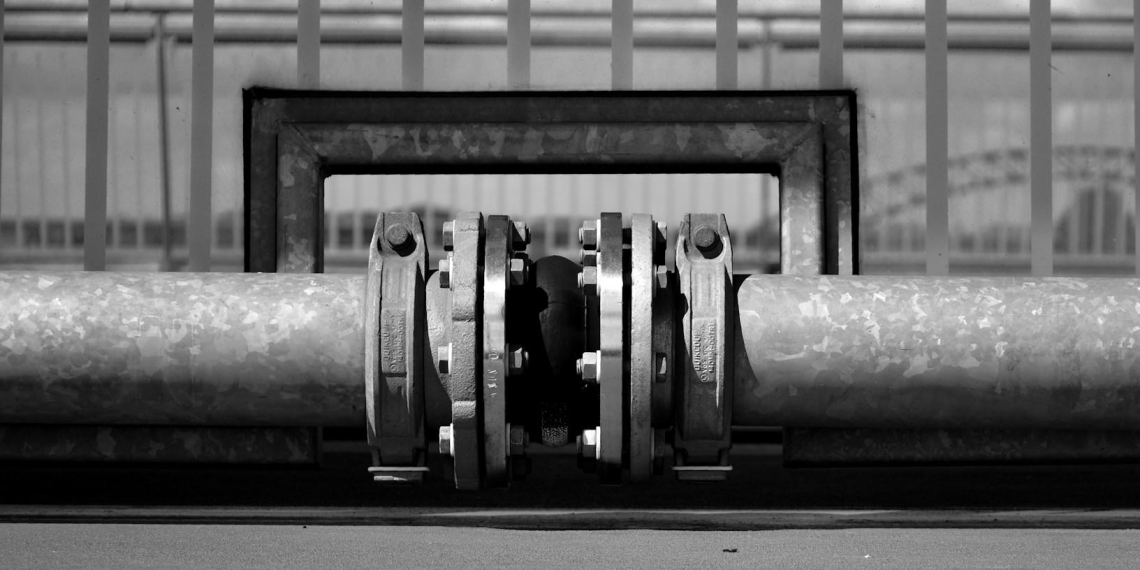 Венгрия остановила поставки газа на Украину