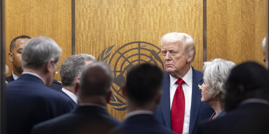 США с 1 ноября повысят пошлины против Китая еще на 100%