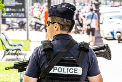 Во Франции силовики пришли с обысками в офис соцсети X