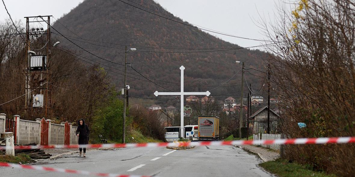 Албанцы силой захватили власть в сербском муниципалитете Северна-Митровица в Косово