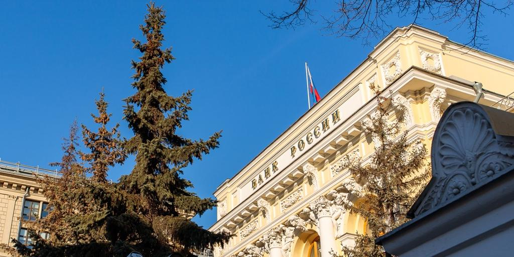 ЦБ будет проверять на мошенничество крупные переводы себе по СБП