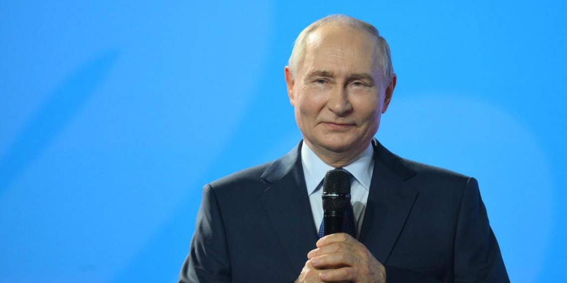 Президент обратился к участникам конкурса "Родная игрушка" 