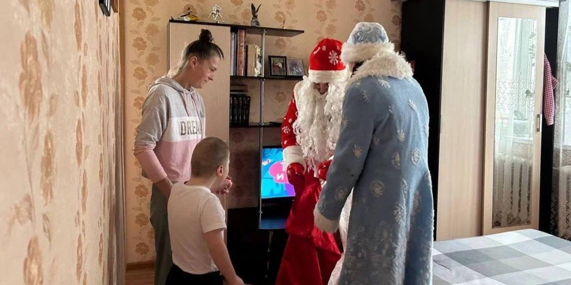 Семьи участников СВО в Подмосковье получили новогодние подарки от волонтёров