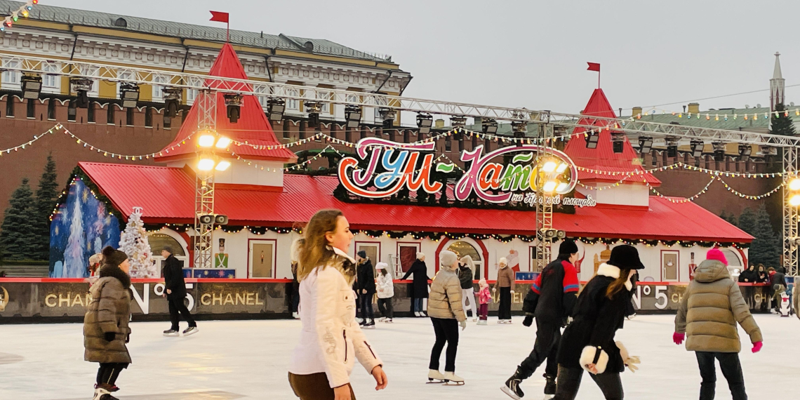 На площадках фестиваля "Московские сезоны" открылись бесплатные катки