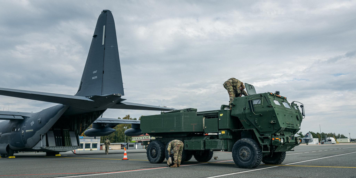 Кремль оценил приостановку США военной помощи Украине