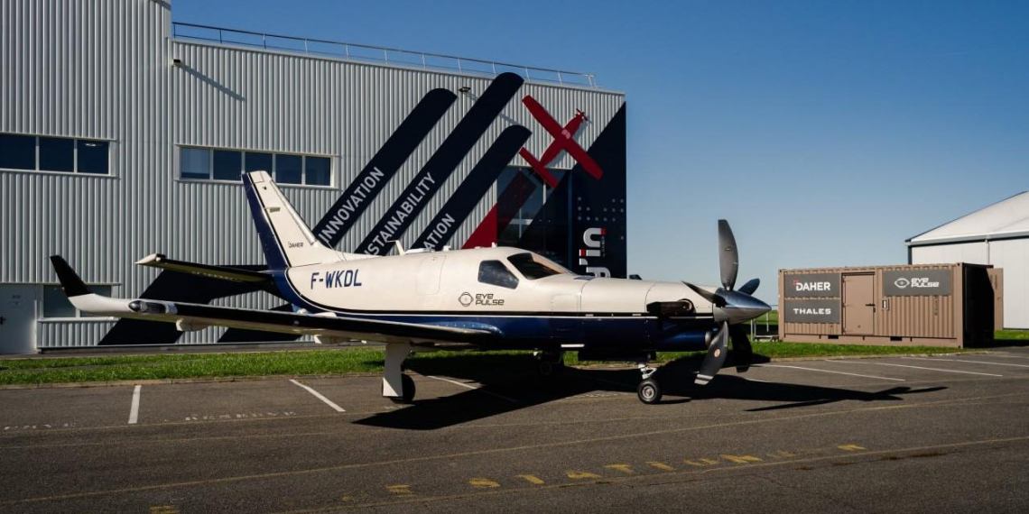 Французские компании Daher и Thales протестировали военный "дальнобойный" БПЛА EyePulse