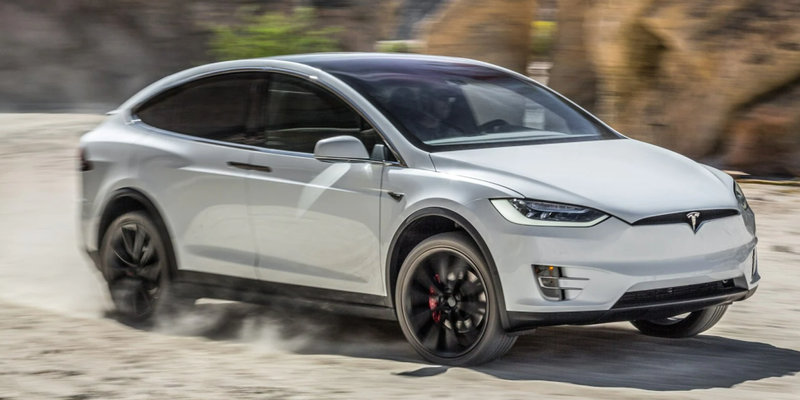 Автопилот Tesla в любимом ролике Илона Маска с Model X оказался бутафорией