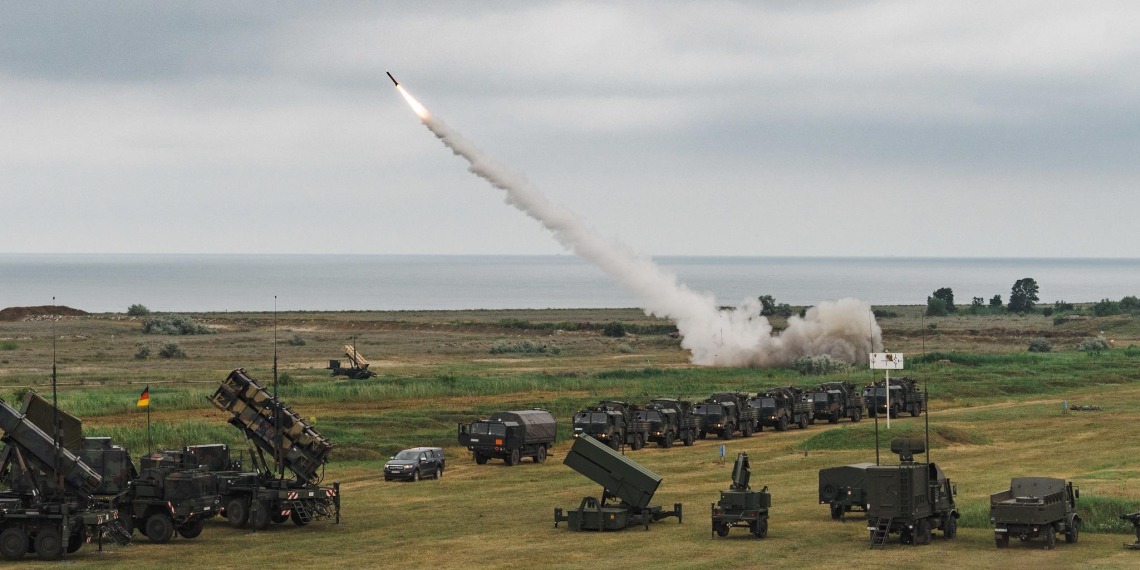 Politico: США приостановили поставки Украине зенитных ракет и высокоточных боеприпасов