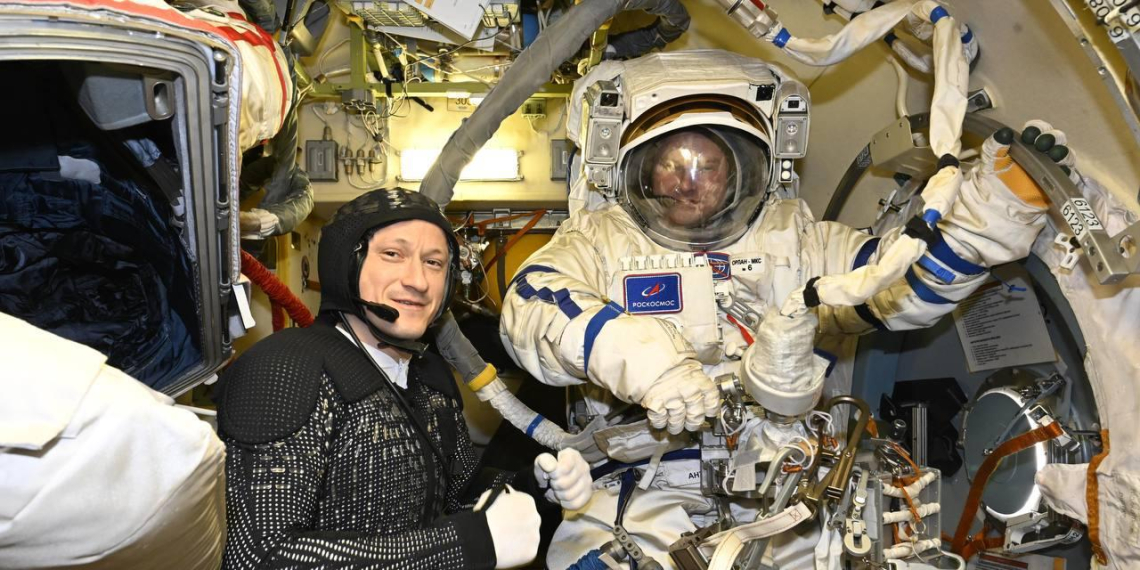 Российские космонавты вышли в открытый космос впервые в 2026 